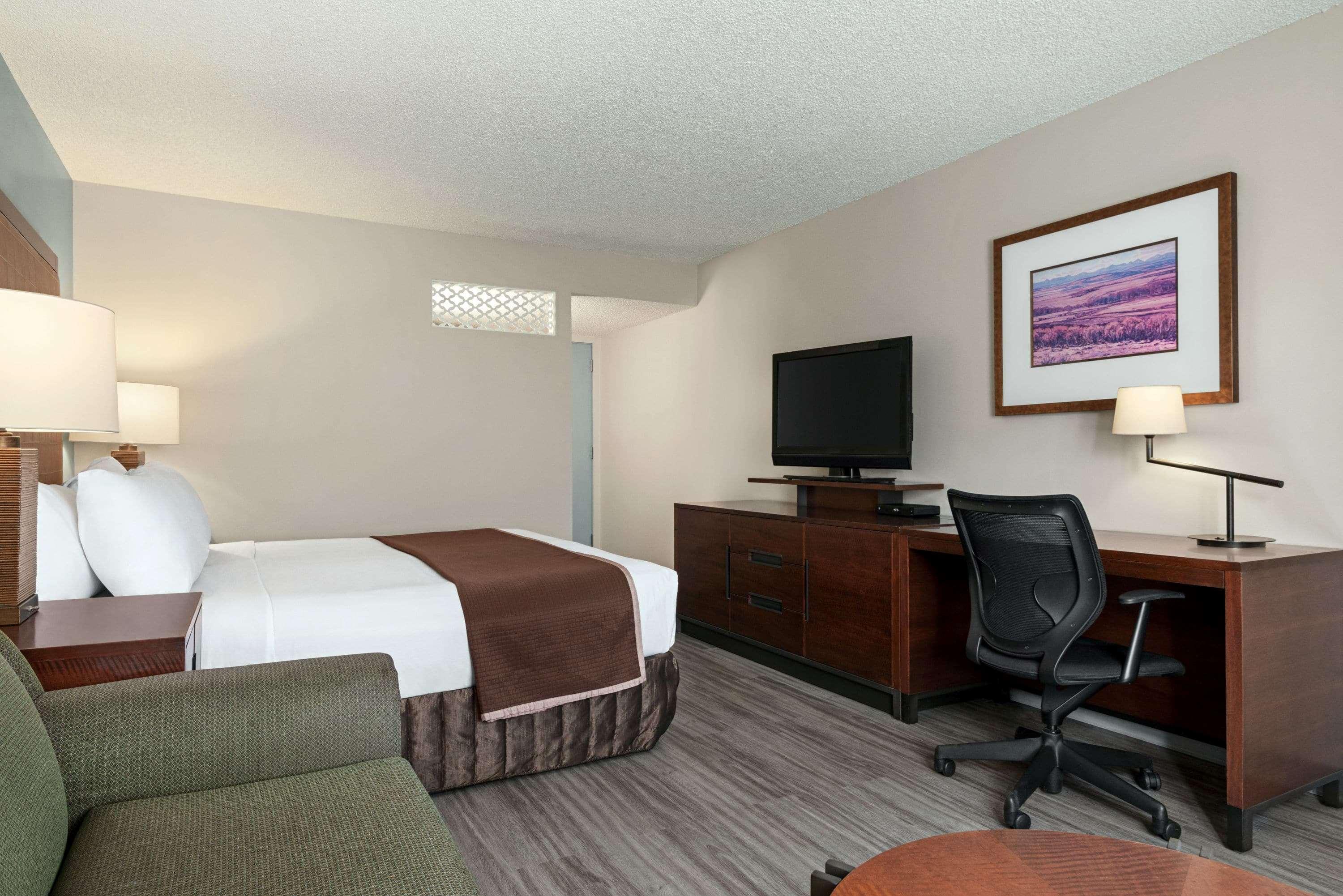 Travelodge By Wyndham Calgary South Екстер'єр фото