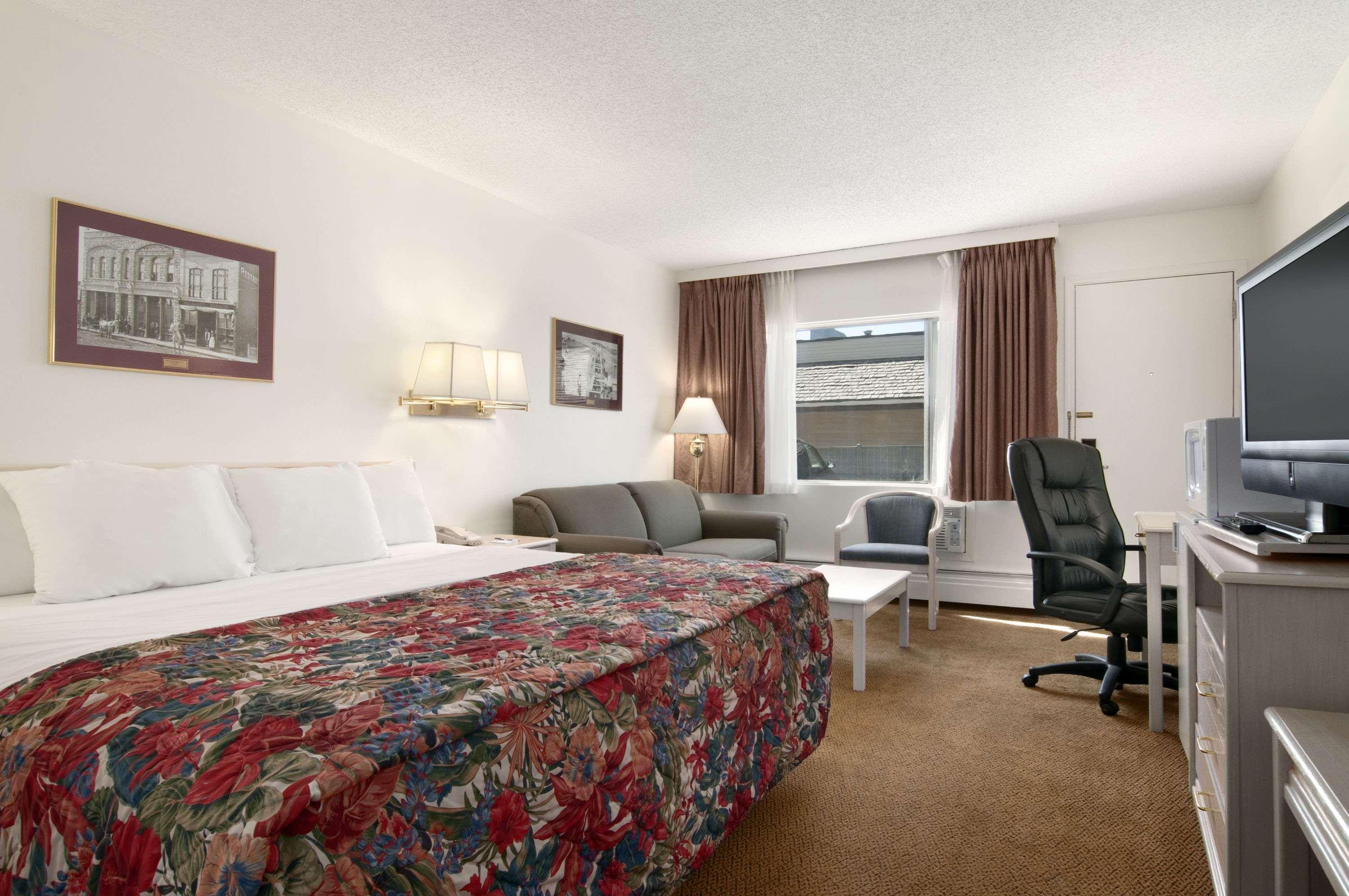 Travelodge By Wyndham Calgary South Екстер'єр фото